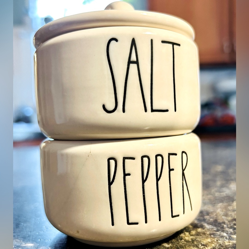 Rae Dunn Stacked Salt/Pepper Set with Lid. Used, Like New.